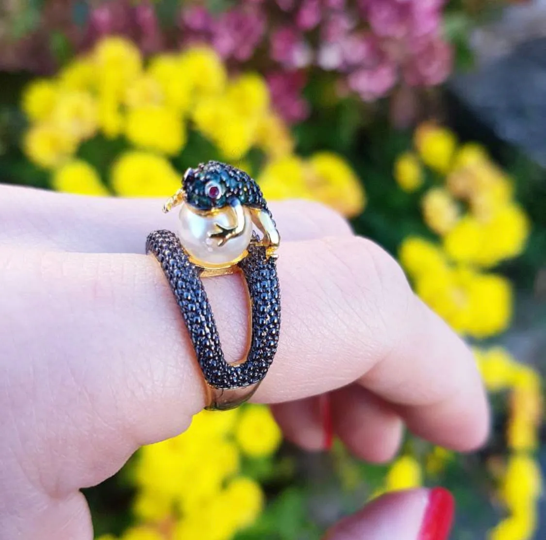 Frog on a pearl Ring
