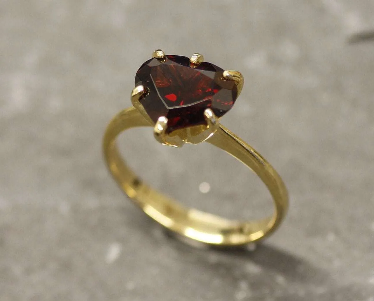Red Heart Ring - Gold Garnet Ring - Vintage Heart Ring