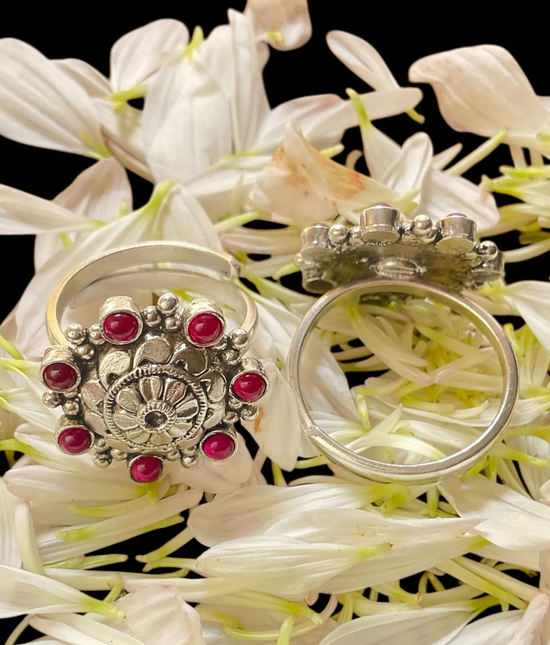 The Vrsala Silver Kemp Toe-Rings